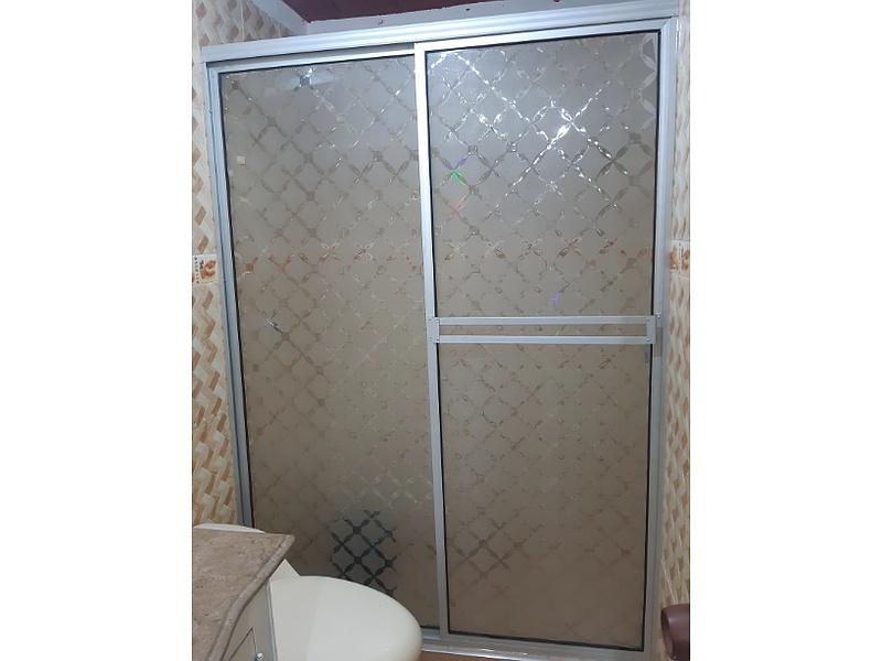 Puerta de baño Colombia