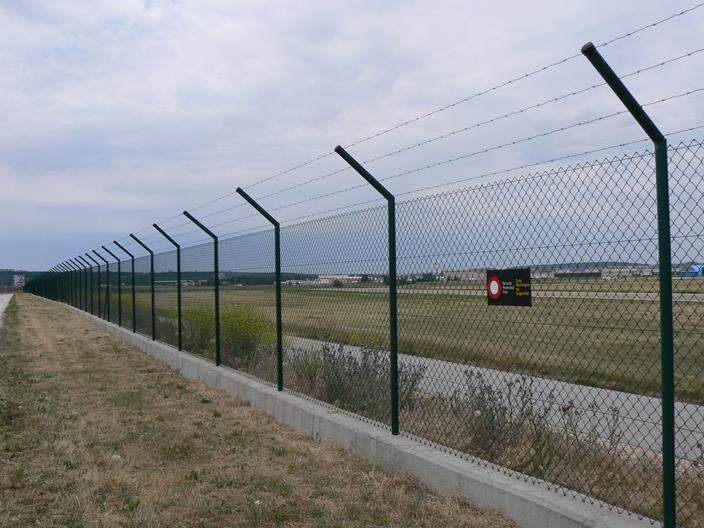 POSTES METALICOS PARA CERRAMIENTO COLOMBIA MALLAS Y CERRAMIENTOS BOGOTÁ