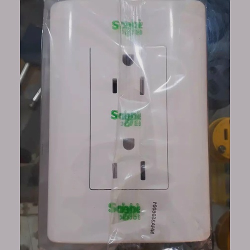 Tomacorriente genesis Colombia 