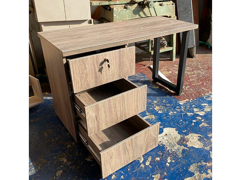 Escritorios de madera Colombia